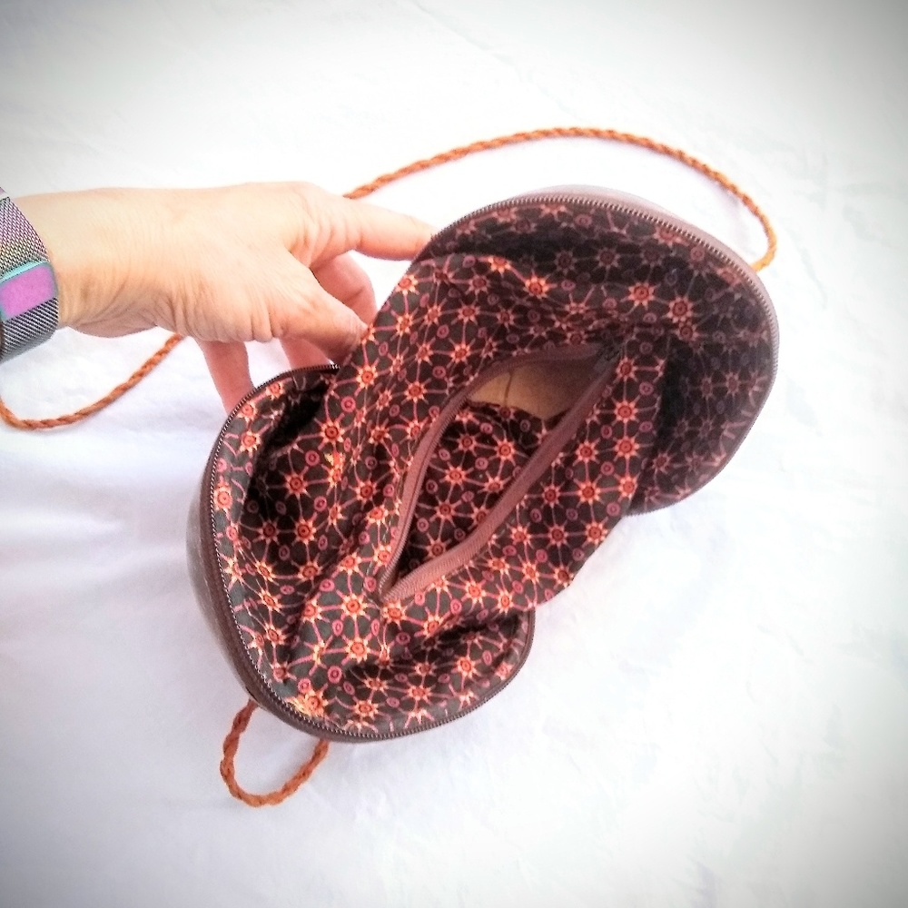 Polished Coconut Shell Purse EUC - Picture 4 of 4